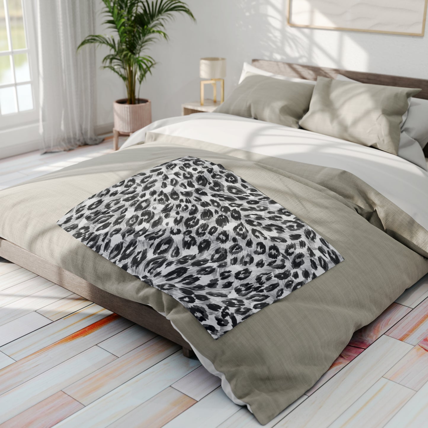 Cozy Arctic Tiger Print Fleece Blanket